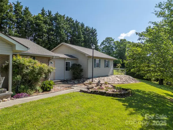 Saluda, NC 28773,418 Mountain Page RD