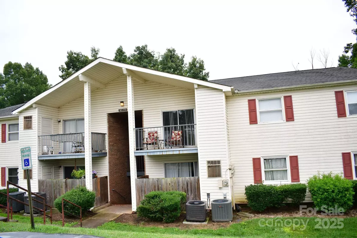 Charlotte, NC 28210,7988 Shady Oak TRL