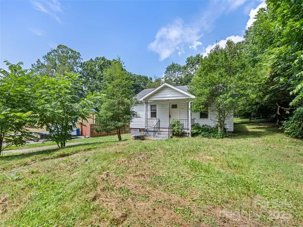 155 Woodland DR, Waynesville, NC 28786