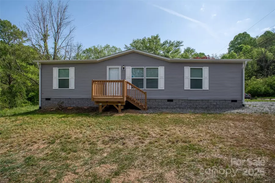 1451 Newfound RD, Leicester, NC 28748