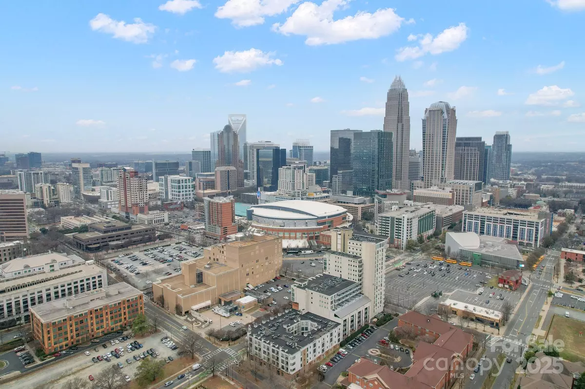 Charlotte, NC 28202,505 E 6th ST #709