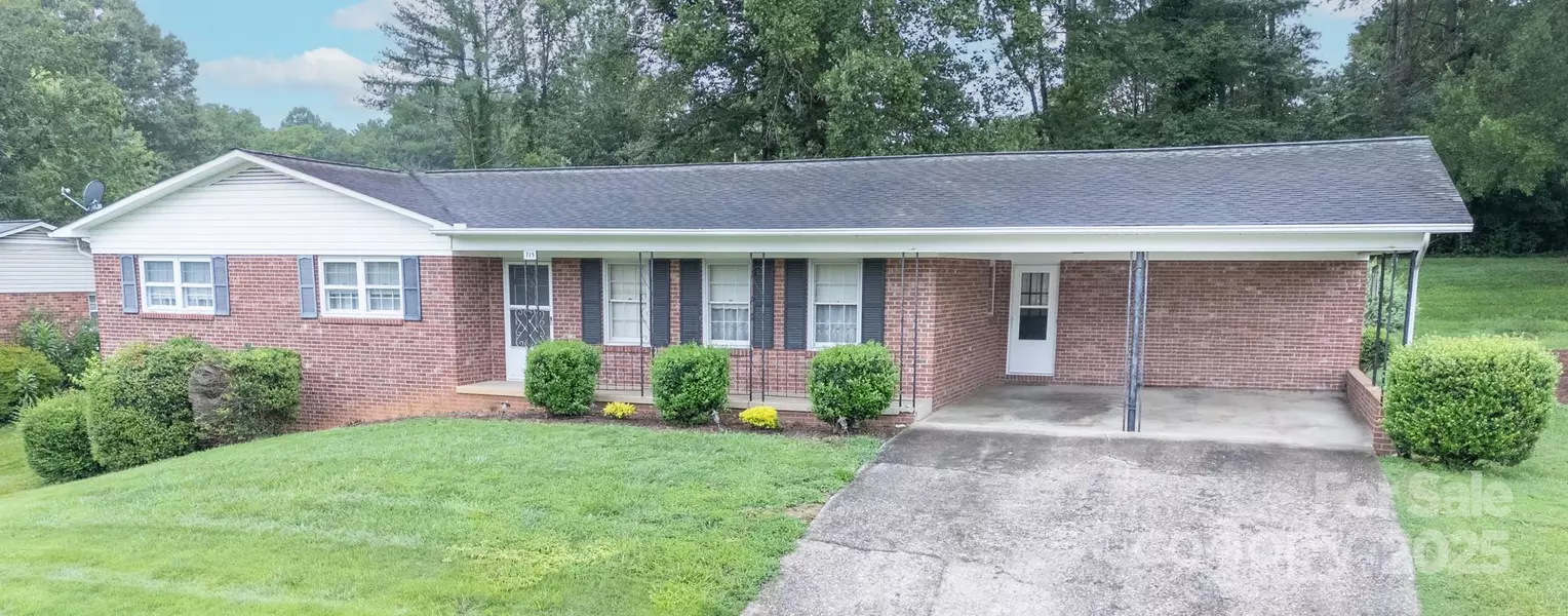 715 NW Pennell ST NE, Lenoir, NC 28645