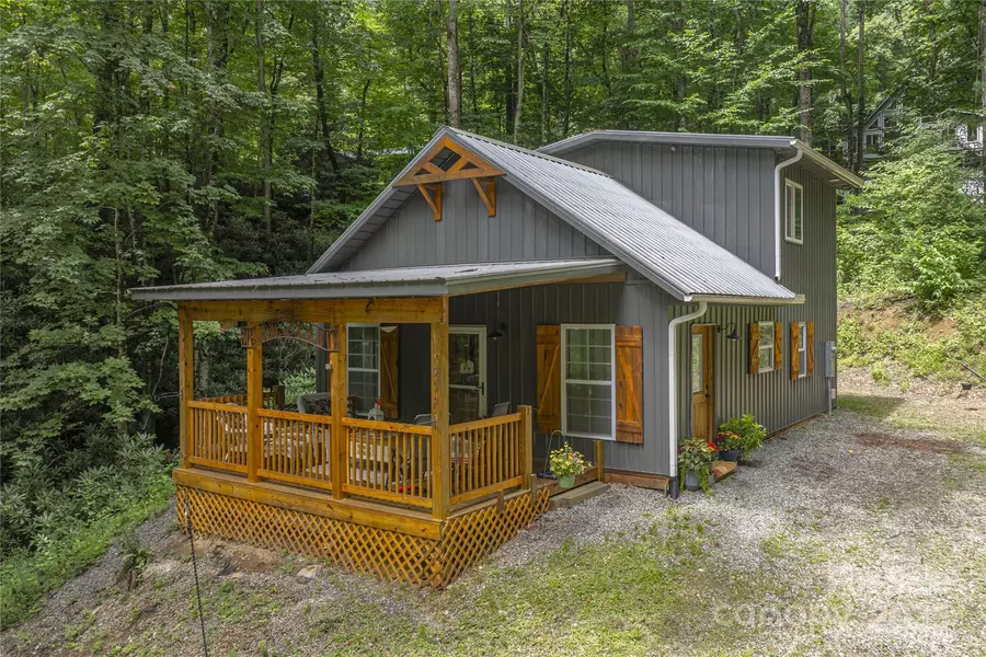 95 Robin Hood LN, Maggie Valley, NC 28751