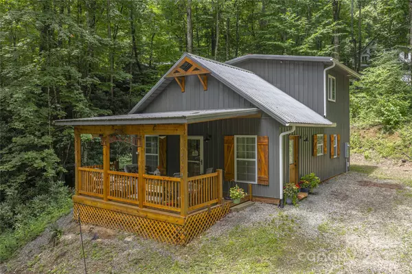 95 Robin Hood LN, Maggie Valley, NC 28751