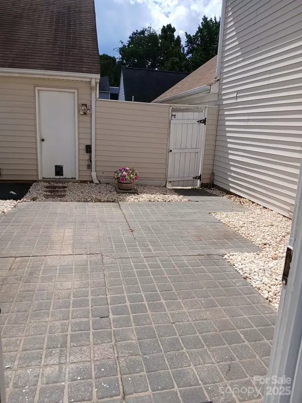 Charlotte, NC 28212,1648 Hollow DR
