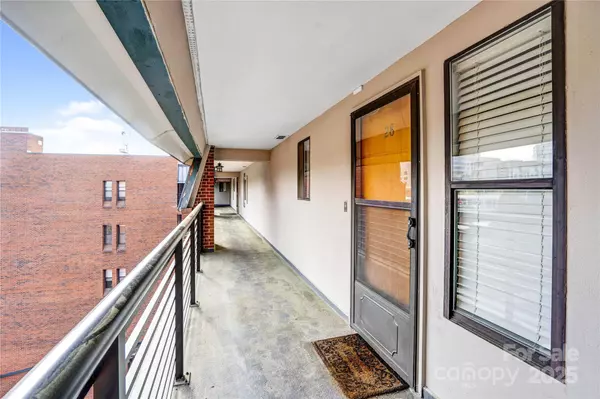 Charlotte, NC 28202,224 N Poplar ST #28