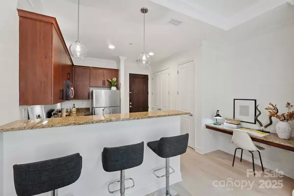 Charlotte, NC 28202,230 S Tryon ST #403