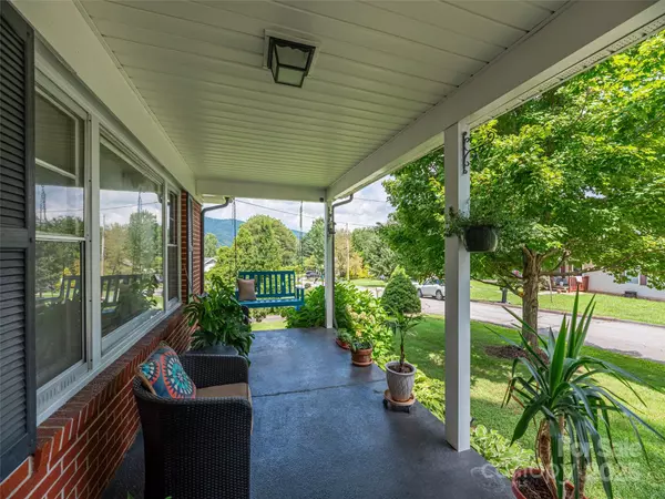 Waynesville, NC 28786,156 Highland RD