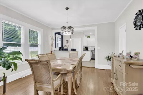 Charlotte, NC 28216,319 N Hoskins RD