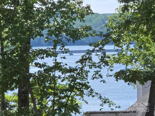 178 Kingfisher CT #29, Badin Lake, NC 28127