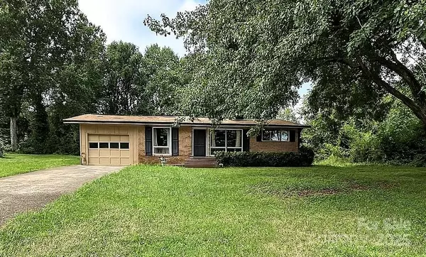 2283 Hillside DR, Newton, NC 28658