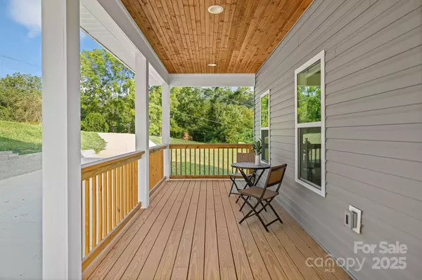 Asheville, NC 28805,8 Green Tree LN