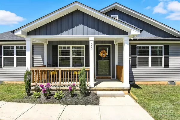 620 13th ST SW, Hickory, NC 28602