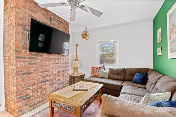 Asheville, NC 28804,68 Bassett RD