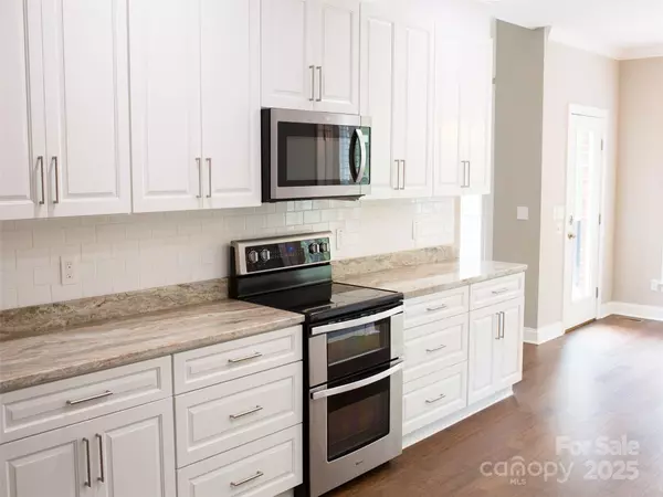Asheville, NC 28803,1038 Columbine RD