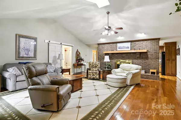 Hickory, NC 28601,530 5th ST NW