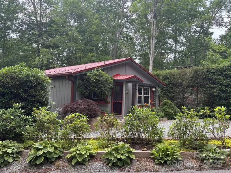 527 Windridge RD, Newland, NC 28657