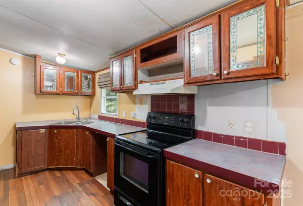 Swannanoa, NC 28778,28 Myrtle RD