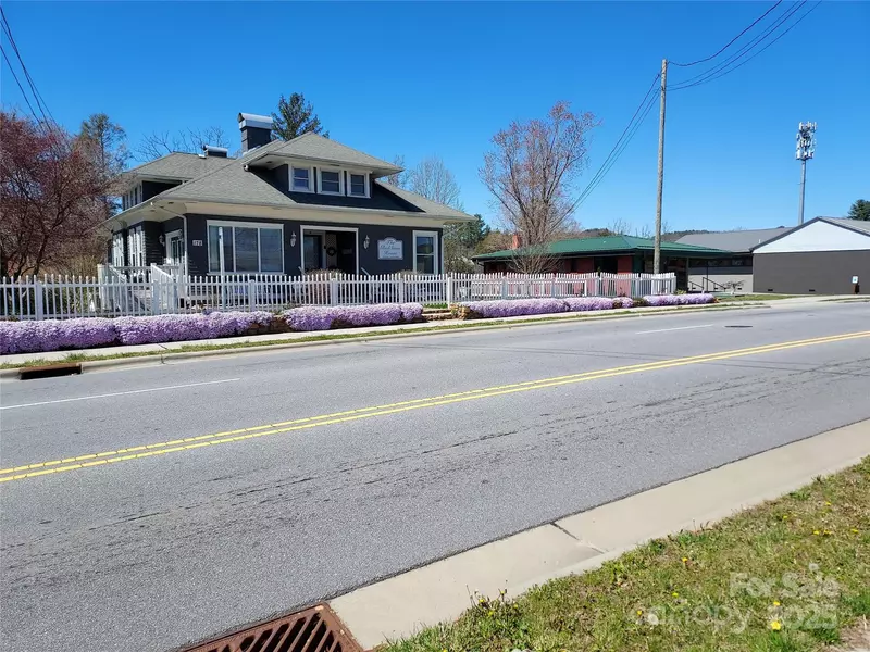 178 S Caldwell ST, Brevard, NC 28712