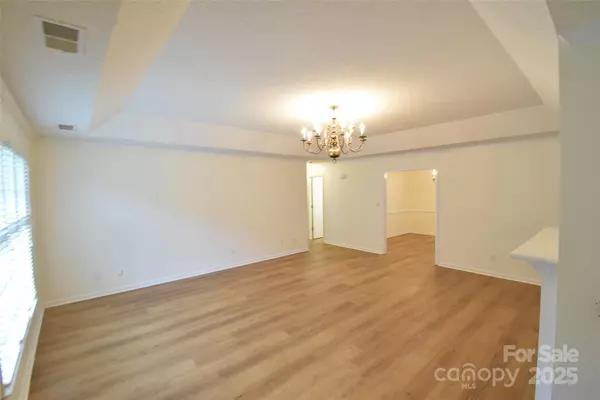 Gastonia, NC 28054,542 Queen Brogan CT