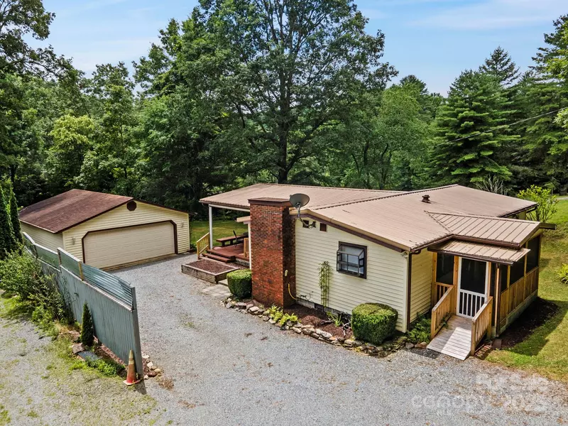 105 Corn DR, Cedar Mountain, NC 28718