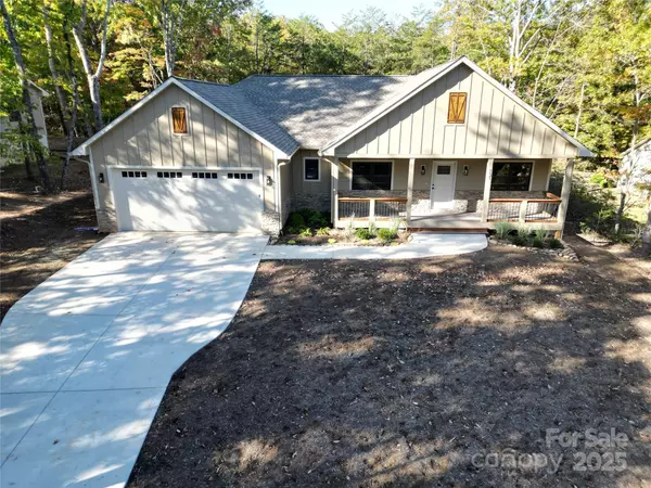 131 Dalton CT, Lake Lure, NC 28746