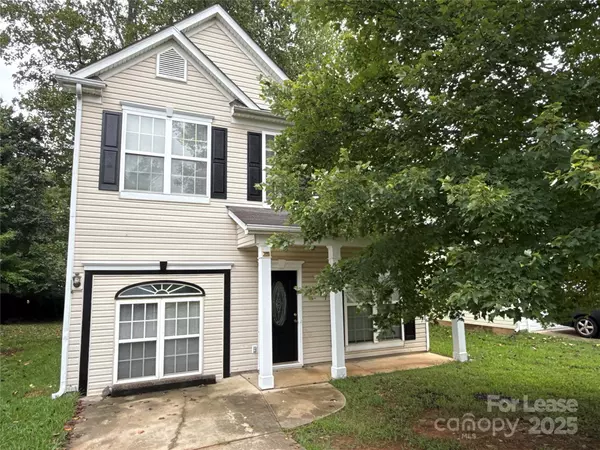 1525 Braveheart LN, Charlotte, NC 28216