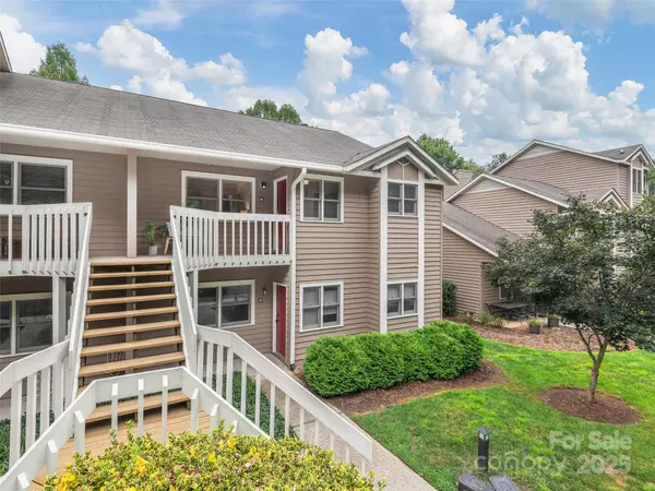 13 Timberlake DR, Asheville, NC 28803