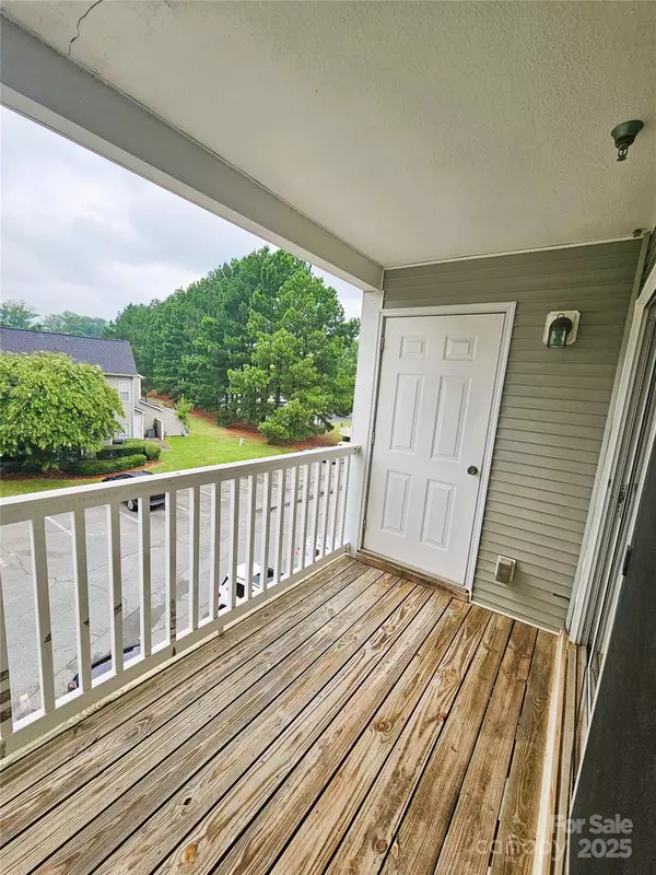 1162 Plaza Walk DR, Charlotte, NC 28215