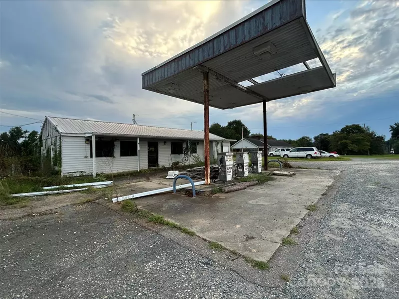 2085 W Hwy 73 HWY, Mount Gilead, NC 27306