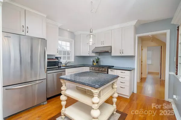 Charlotte, NC 28211,1240 Worcaster PL