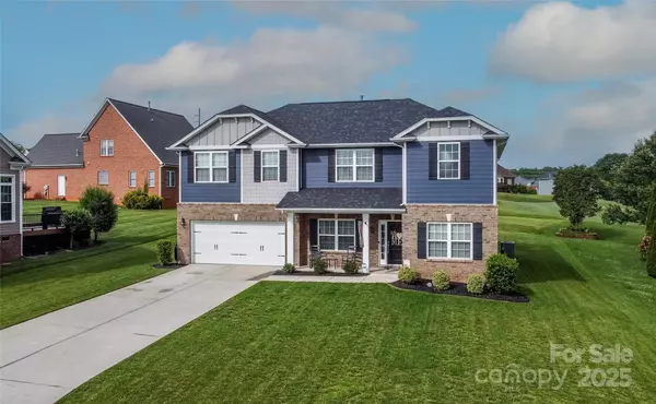 137 Tenth Green CT, Statesville, NC 28677