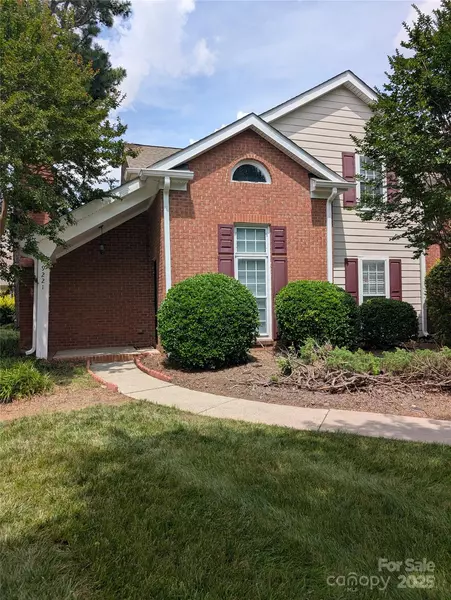 9221 N Vicksburg Park CT, Charlotte, NC 28210