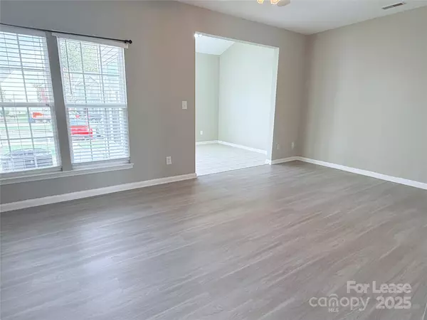 Charlotte, NC 28213,4917 Sunburst LN