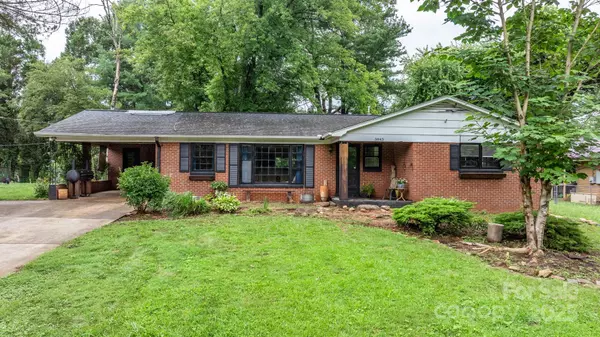 3843 22nd ST NE, Hickory, NC 28601