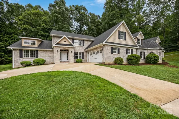 111 Nathan CT, Fletcher, NC 28732