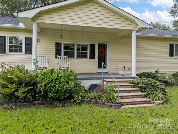 Wellford, SC 29385,2354 Hampton RD