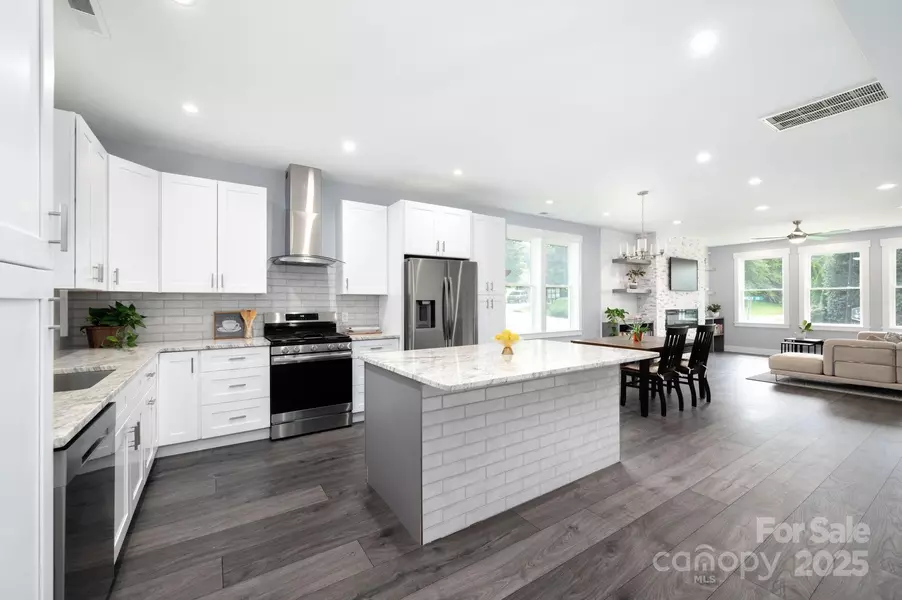 1 Jennlynn DR, Arden, NC 28704