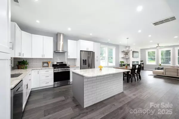 1 Jennlynn DR, Arden, NC 28704