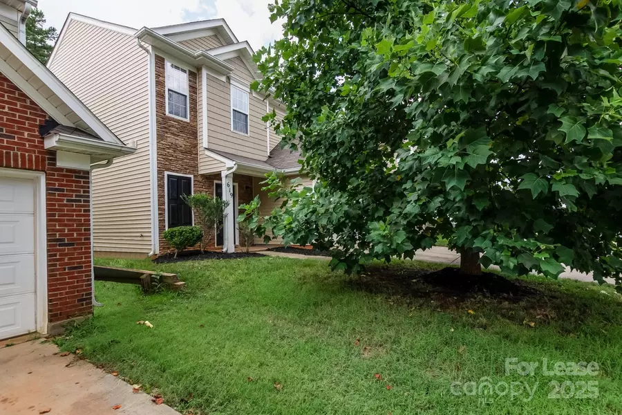 619 Mountain Quail DR, Charlotte, NC 28216