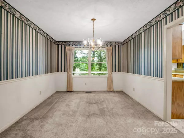 Hendersonville, NC 28791,845 Greenwood DR