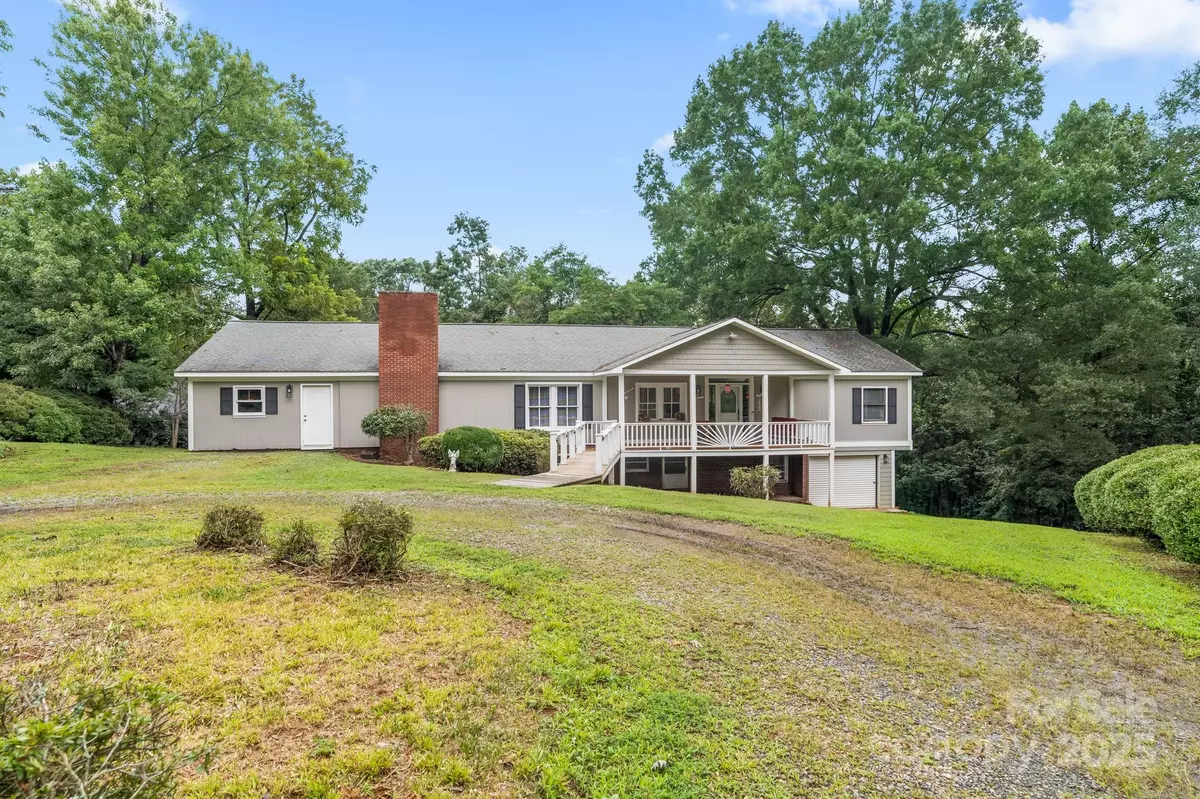 Troutman, NC 28166,156 Brooks ST