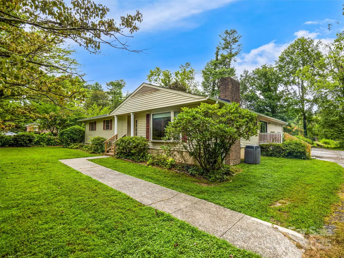Hendersonville, NC 28791,1066 Maplewood CT