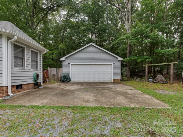 Matthews, NC 28104,2232 Stallings RD