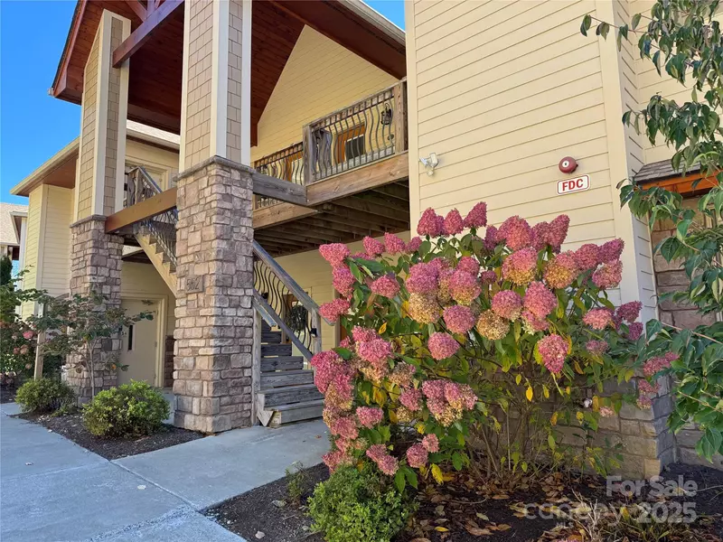 552 Penny LN #2B, Banner Elk, NC 28604