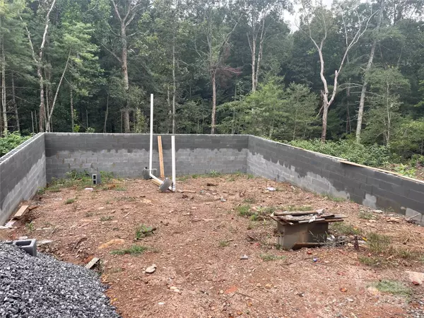 Hickory, NC 28601,125 Riverdell RD
