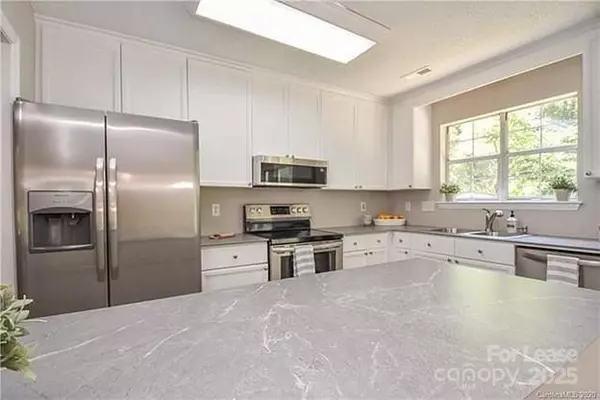 Charlotte, NC 28213,827 Foxborough RD