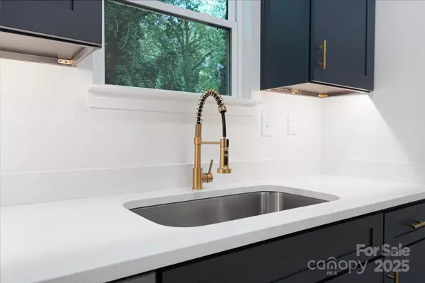 Hickory, NC 28602,252 7th ST SE