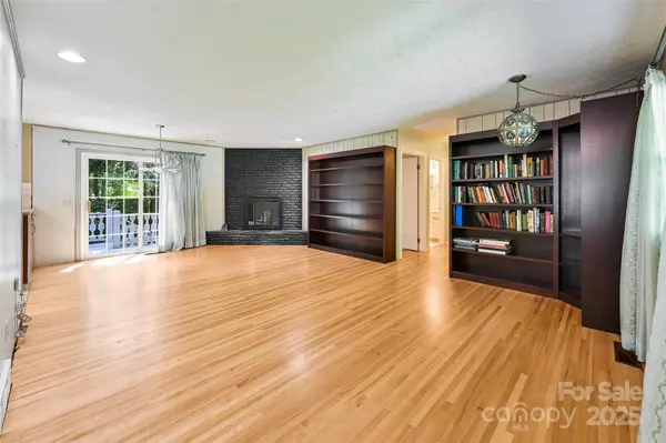 Hendersonville, NC 28791,2809 Hampton DR