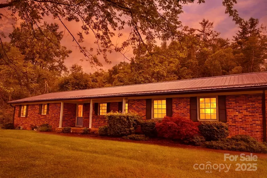 1277 Park Vista RD, West Jefferson, NC 28694